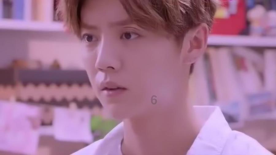 救援爱图画的男孩